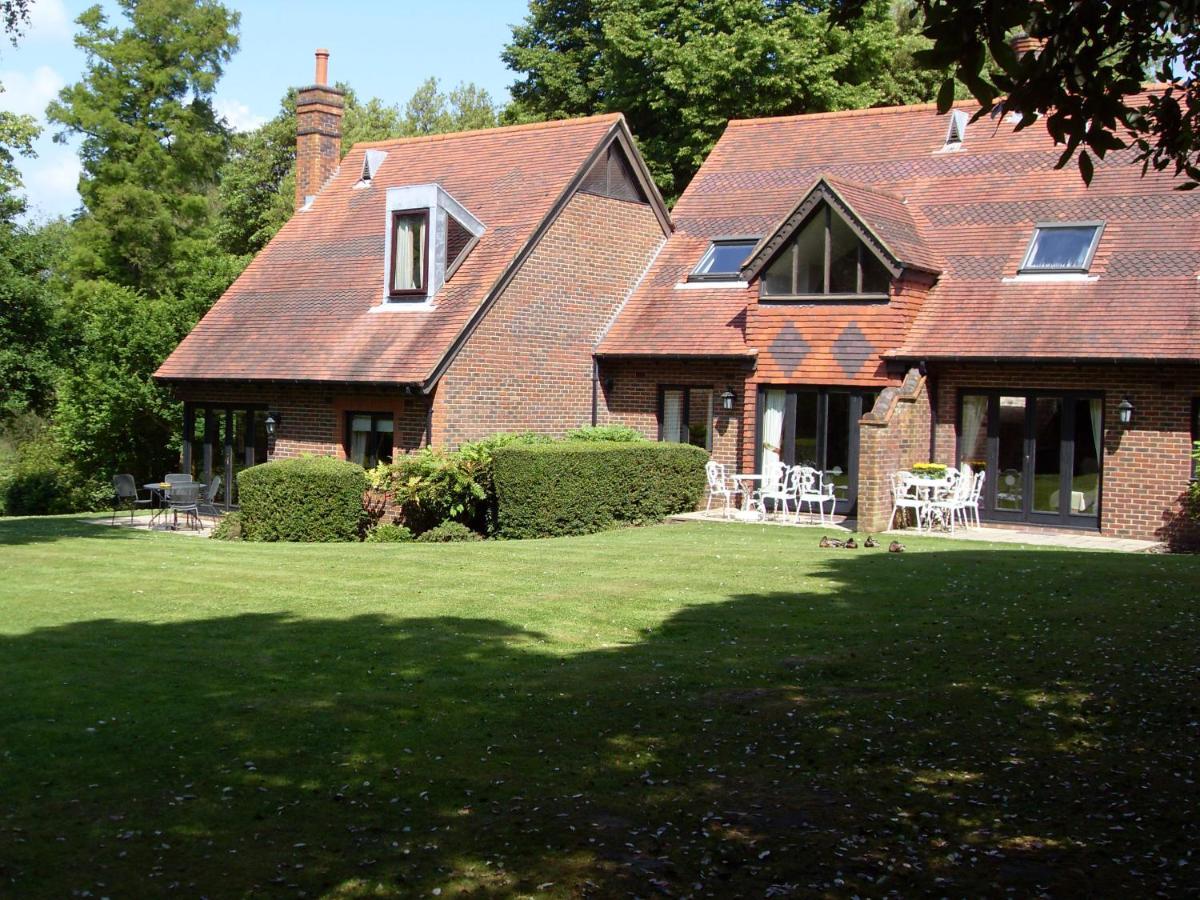 Macdonald Elmers Court Resort ลีมิงตัน ภายนอก รูปภาพ